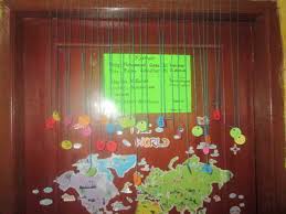 Siapa sangka, stik es krim juga bisa jadi hiasan kamar yang cantik dan bermanfaat? Gaya Terbaru 22 Cara Membuat Hiasan Pintu Kamar Dari Barang Bekas