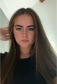 Lola Ward's Instagram, Twitter & Facebook