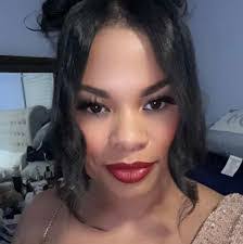 Mandy Holmes's Instagram, Twitter & Facebook