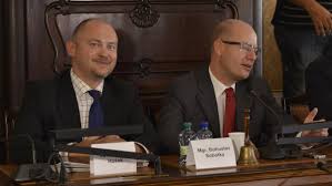 Sám jsem nosil čtyři roky pevná rovnátka, což je kolem čtyřicítky neobvyklé. Bohuslav Sobotka Apologetika Blogy Respektu