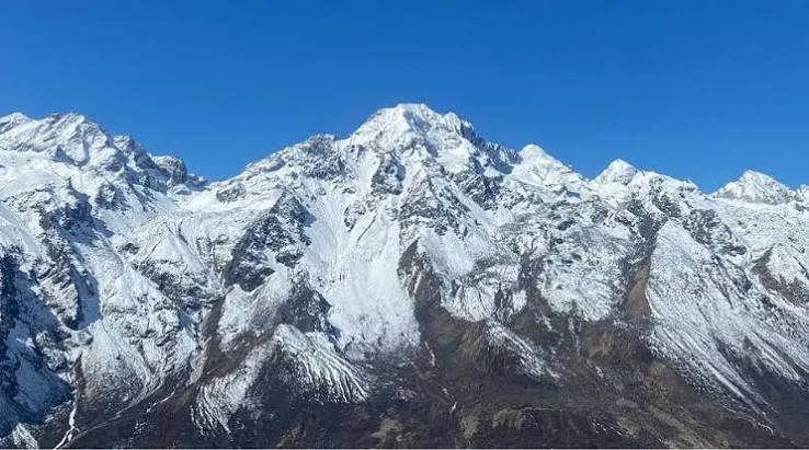 Langtang Lirung (7,234m)