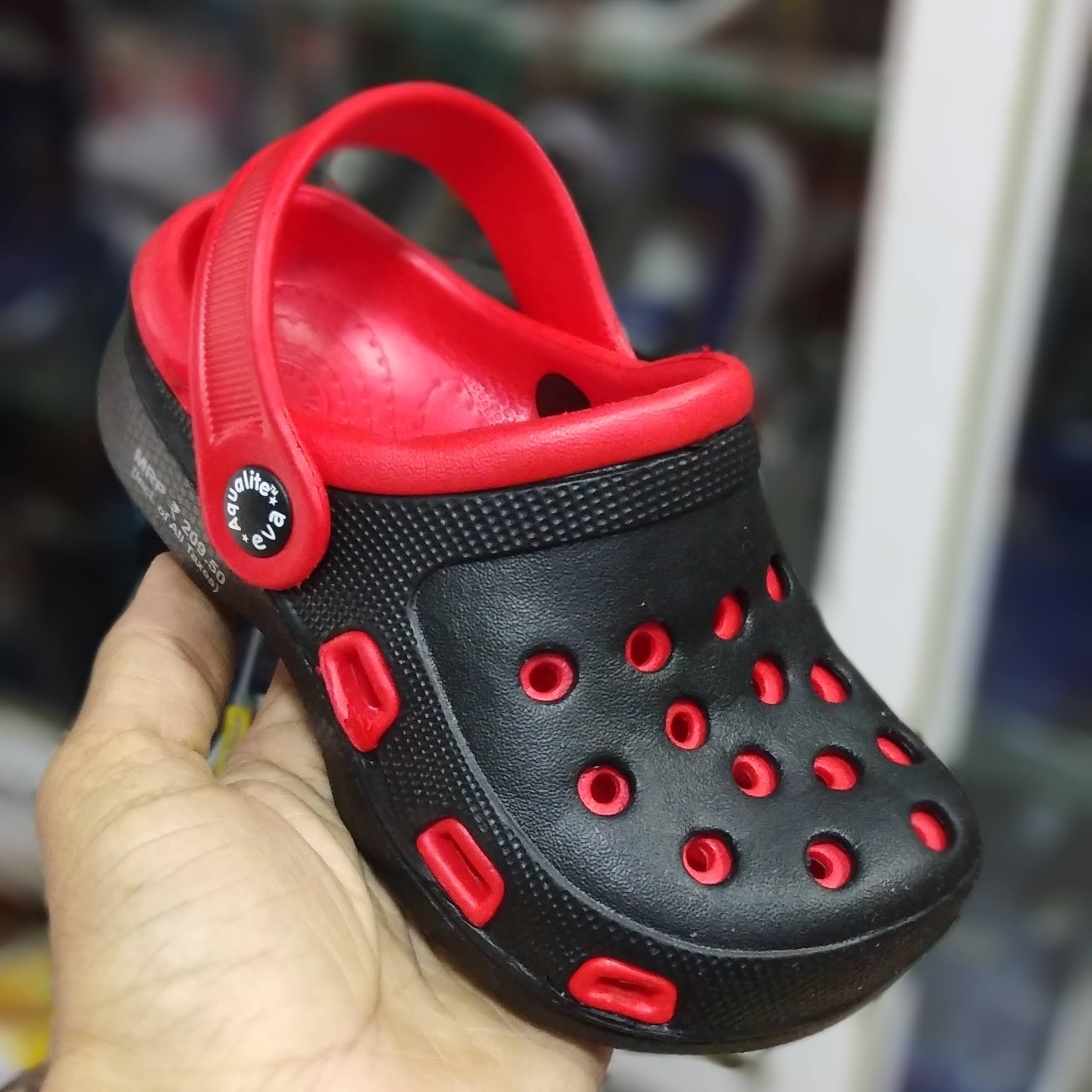 Boy's Crocs product image