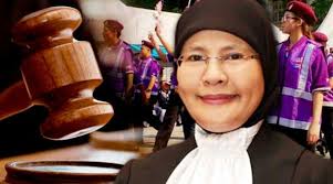 Beliau mengakui isu jantina tidak timbul dalam jawatan yang digalasnya berikutan semua tugas perlu. Catat Sejarah Tengku Maimun Wanita Pertama Dilantik Ketua Hakim Negara Malaysia