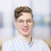 Alexander Pelzer's Instagram, Twitter & Facebook