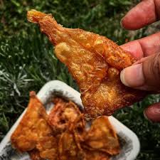 Quand Tu Prepares Un Plat Et Que Tu Decides D Oter La Peau Du Poulet Tu Ne La Jettes Pas Tu Fais Des Chips Food Meat Jerky Chips