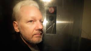 Wikileaks came to international attention in 2010 when it published. Wikileaks Grunder Julian Assange Zu 50 Wochen Haft Verurteilt Zdfheute