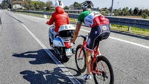 Velocista, professionista dal 2011, ha vinto due volte il titolo nazionale in linea (2016 e 2020), per due volte la classifica a punti al giro d'italia (2015 e 2016). Nizzolo Riparte Dal Giro Di Croazia Dopo Il Lungo
