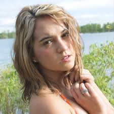 A shoot at the lake. Model: Victoria Shaughnessy Photographer: Nigel Aves  https://buff.ly/4hkGPMX #nigel_aves_photography #Composition #Visuals  #Aesthetics #ThroughTheLens #Exposure #portrait