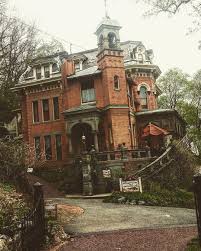 Amanda On Instagram Love Finding These Cool Places On Weekend Trips I Wish I Could Just Own This House Lol En 2020 Jolie Maison Vieilles Maisons Le Manoir