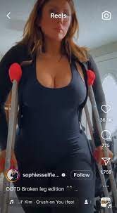 Anthony Russo on X: This video shows Onlyfans model @SophiesSelfies after  Dolphins WR Tyreek Hill allegedly broke her leg because she “held her own”  during practice drills t.coPNhKFkEQij  X