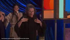 Frances mcdormand (nomadland) en iyi erkek oyuncu: Frances Mcdormand Fiercely Howls During Her Acceptance Speech At Oscars 2021 Watch