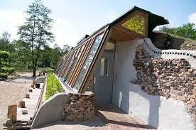 Pin Von Lin Timbers Auf Earthships Earthship Plane Erdhaus Natur Haus