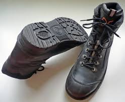 Athletic socksare more tightly in the curve region. How To Break In Shoes That Rub Your Heel Work Place Safety Shoes
