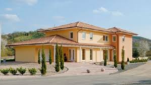 Gardenplaza Mit Mediterran Gestalteten Dachziegeln Wird Das Zuhause Zum Urlaubsdomizil Fernweh Ade Toscana Hauser Mediterrane Hauser Haus Aussen