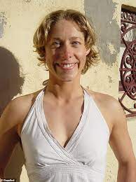 Played female motorist (episode 5106) in 2006. J9yoiauobpsnzm