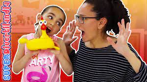 Asado de gallina con arroz y verduras crujientes. Gallina Josefina Juego De Mesa Para Ninos En Superdivertilandia Youtube