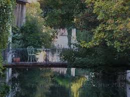 Une Table Deux Chaises Un Petit Pont Dreux France Dreux Petits Ponts Pont