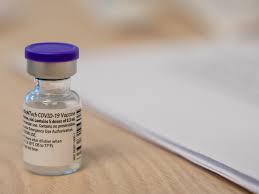 2 дозы с интервалом 21 день. Vakcina Pfizer V Ukrainu 9 Iyunya Privezli Eshe 66 690 Doz Vakciny Comirnaty Slovo I Delo