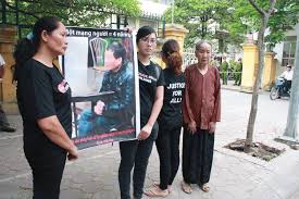 Chi pu gây tranh cãi khi đăng ảnh quảng cáo cho hàng xuất dư. Deaths In Custody And Police Brutality In Vietnam Hrw