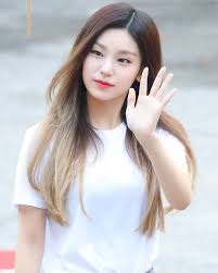 Hwang Yeji Why Do You Have To Look So Pretty Why 190830 Music Bank C Itzy Pretty Kpop Girls