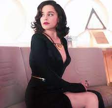 Emilia clarke opens up about her star wars future after han solo disappointment. Emilia As Qi Ra In Solo A Star Wars Story Emilia Clarke Celebrities Female Star Wars