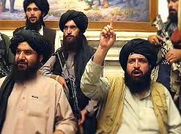 Dopo vent'anni di guerra logorante, l'occidente ha regalato l'afghanistan ai talebani. Talebani E Isis