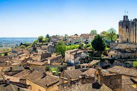 The saint emilion pdo (as well as and saint emilion grand cru pdo) is geographically located east of bordeaux (around 35 km), in the part of the vineyard called libournais (right bank of the dordogne). Tagesausflug Zur Weinverkostung Von Bordeaux Nach Saint Emilion 2021 Tiefpreisgarantie