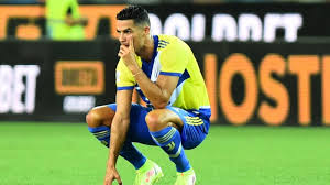 Форвард итальянского ювентуса и сборной португалии криштиану роналду согласился на трансфер в текущее окно, сообщает испанское издание marca. Xks Ugigm Nh M