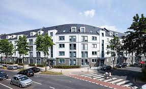 In düsseldorf wohnen mehr als 640.000 menschen in 10 stadtbezirken, die aus 50 stadtteilen bestehen. Wohnen