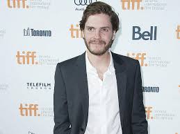 He is best known for good bye lenin! Daniel Bruhl Bald Mit Helen Mirren Und Ryan Reynolds Vor Der Kamera Abendzeitung Munchen
