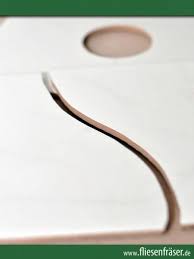 Für das ausschneiden von rundungen am fliesenende werden lediglich ein winkelschleifer mit einem diamantblatt und eine fliesenlochzange (papageienzange) benötigt. Fliesenfraser Fliesenschneiden Fliesen Schneiden Fliesenschneider