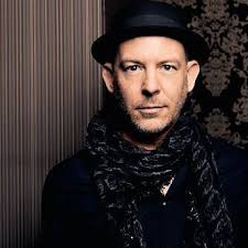 Zur Kopfwäsche bei Max Höhn: Vom Raumkorsett über schwangere Mitarbeiter  zur Pflegeinnovation : imSalon.de