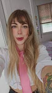 Lora Eversole's Instagram, Twitter & Facebook