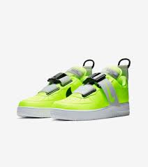 Nike air force 1 '07 essential. Air Force 1 Utility Volt Amp Black Amp White Erscheinungsdatum Nike Snkrs De