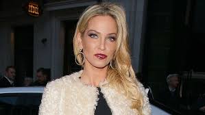 Ανήκω λοιπόν σε αυτούς που έχουν. Sokarei H Tragoydistria Sarah Harding Poy Diagnwsthke Me Karkino Exei E3aplw8ei Pantoy Den 3erw Posoys Mhnes 8a Zhsw