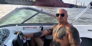 .pe langa inalta curte de casatie si justitie a facut public faptul ca procurorii parchetului de pe langa tribunalul braila au solicitat instantei de judecata, la al piccj, judecatorii tribunalului braila au admis propunerea procurorilor si au dispus emiterea unui mandat de arestare preventiva pe numele. BaschetbaliÈ™ti InjunghiaÈ›i La BrÄƒila De Ce A IeÈ™it Interlopul Dasaev Mai Repede Din Inchisoare