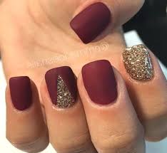 The nail art decoration in dark red should correspond approximately to the picture. Pin On Trending Nails