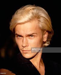 Run To The Rescue With Love And Peace Will Follow Wallpaper River Phoenix Picture Id533517170 835 1024 River Phoenix Actors River