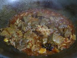 Resepi daging cili kicap paling istimewa dan sedap bahan bahan 1 kg daging lembu 1 labu bwg putih ( tumbuk lumat) 1 paket. Daging Masak Kicap Mudah Dan Sedap Azie Kitchen