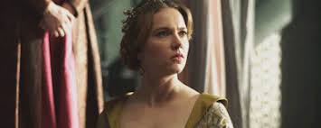 Yirmi yedi yaşında, oldukça güzel bir kadındır. Ece Cesmioglu Tumblr Posts Tumbral Com