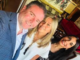 Gracias, @alemustakis, por abrirnos las puertas de tu casa para cerrar  juntos el año 2024. Fue un momento de encuentro y alegría con amigos  queridos como @marceloguital @ginaocqueteau, pero también de reflexión