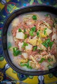 In a large serving bowl where you can stir the potatoes, crush the garlic clove and rub the inside of the bowl with it. Corned Beef With Cabbage And Potato Panlasang Pinoy