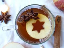 Cidre Chaud Aux Epices On Attend Le Pere Noel Le Pied Ferme Avec La Bataillefood 18 Encore Une Lichette Cidre Chaud Recette Grog Recettes De Boissons