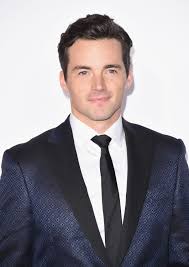 Ian michael harding (born 16 september 1986) is an american actor. 13 Pretty Little Liars Secrets From Ian Harding S Memoir Ian Harding Odd Birds