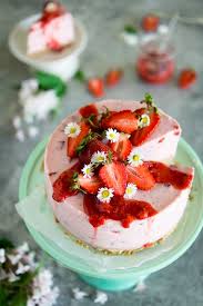 Sommerliche Erdbeer Joghurt Torte Mit Amarettini Boden Lieberbacken Rezept Erdbeer Joghurt Torte Joghurttorte Joghurt Kuchen