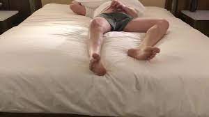 Barefoot man , masturbation and pillow smothering - ThisVid.com
