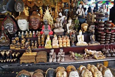 Mga resulta ng larawan para sa Chatuchak Weekend Market, handicrafts, artifacts and religious souvenirs"