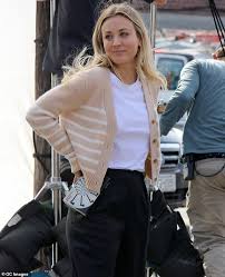 Kaley christine cuoco is an american actress. Kaley Cuoco Wraps An Emotional Last Day Of Filming The Flight Attendant With Zosia Mamet In Nyc Daily Mail Online