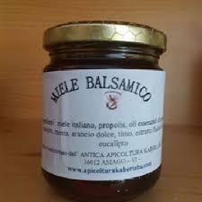 Le trombette dei morti vengono considerate il tartufo dei poveri dall'aspetto poco invitante ma questi funghi, cucinati freschi o essiccati e ridotti in polvere, in cucina sono un vero asso nella manica facile e veloce, soprattutto per i primi. Trombette Dei Morti G 80 Scapin Funghi