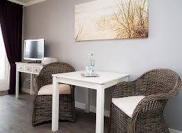 Featuring garden views, haus erika offers accommodations with a patio and a kettle, around 0.7 mi from waterpark sylter welle. Haus Sylter Welle Direkt Am Strand Ferienwohnungen Auf Sylt